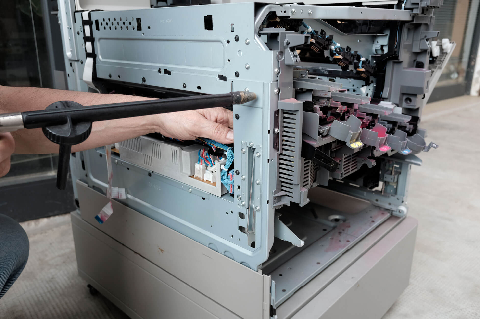 Broken office assets - i4T Global